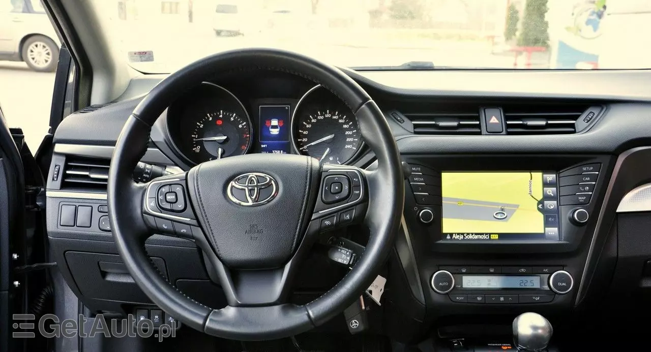 TOYOTA Avensis 1.8 Premium