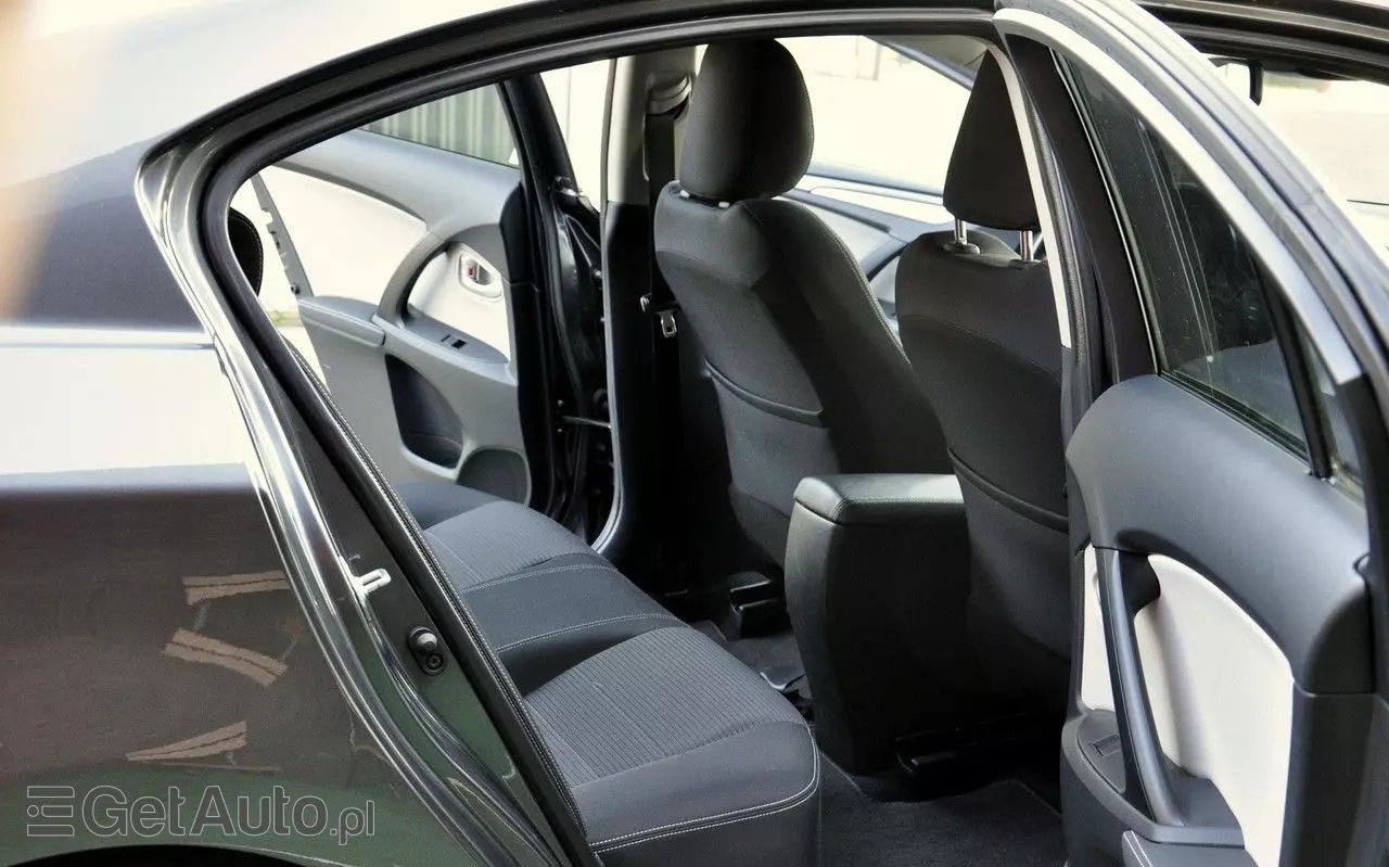 TOYOTA Avensis 1.8 Premium