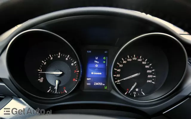 TOYOTA Avensis 1.8 Premium