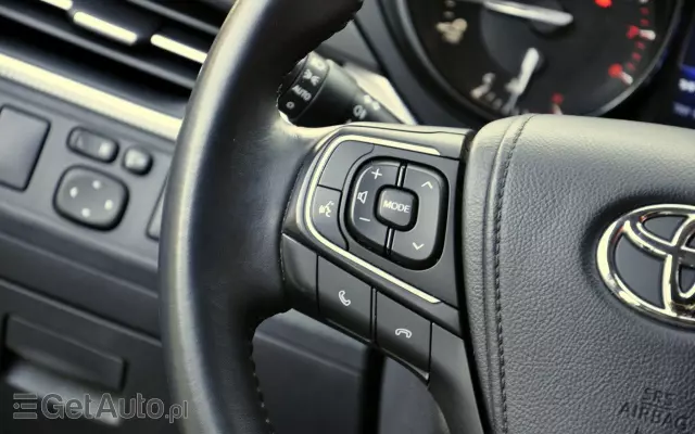 TOYOTA Avensis 1.8 Premium