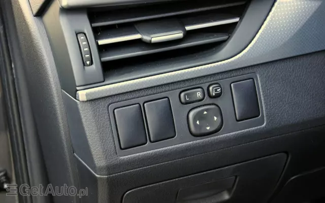 TOYOTA Avensis 1.8 Premium