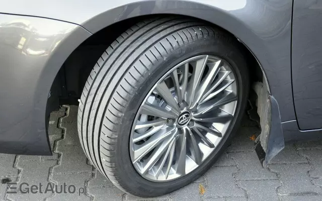 TOYOTA Avensis 1.8 Premium