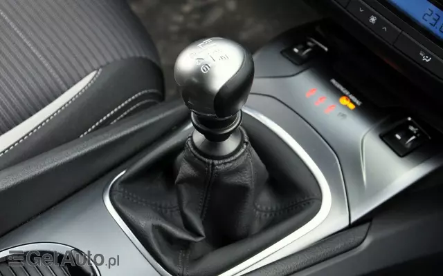 TOYOTA Avensis 1.8 Premium