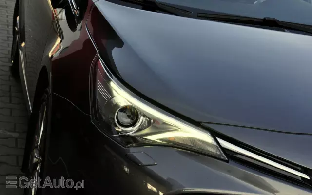 TOYOTA Avensis 1.8 Premium