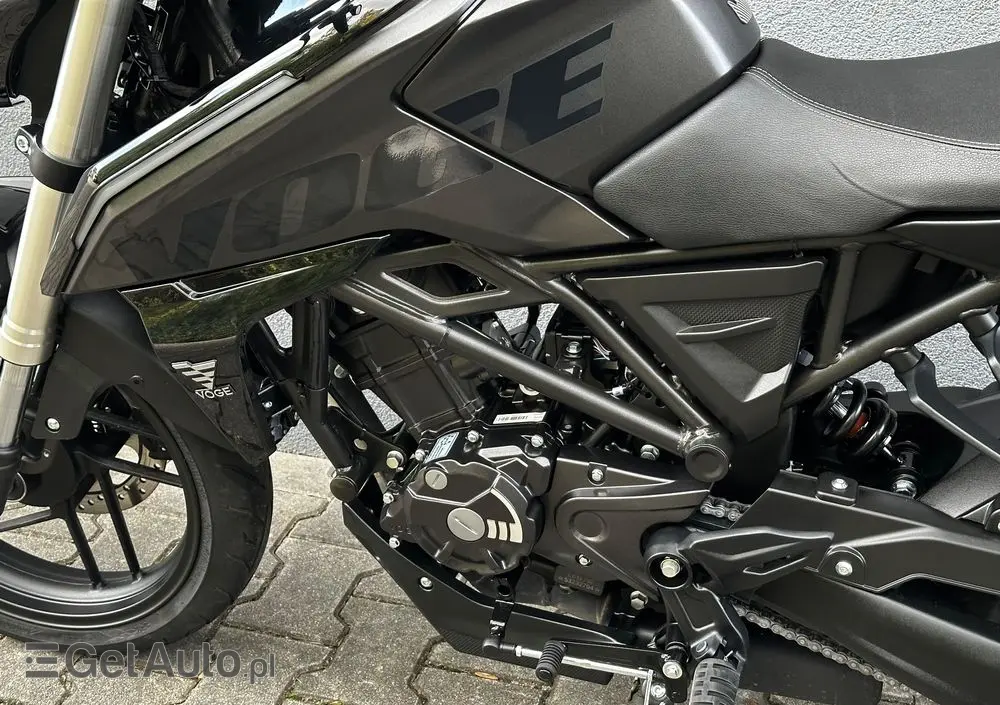 VOGE R125 