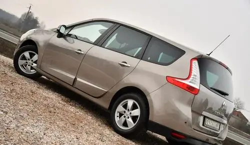RENAULT Grand Scenic 