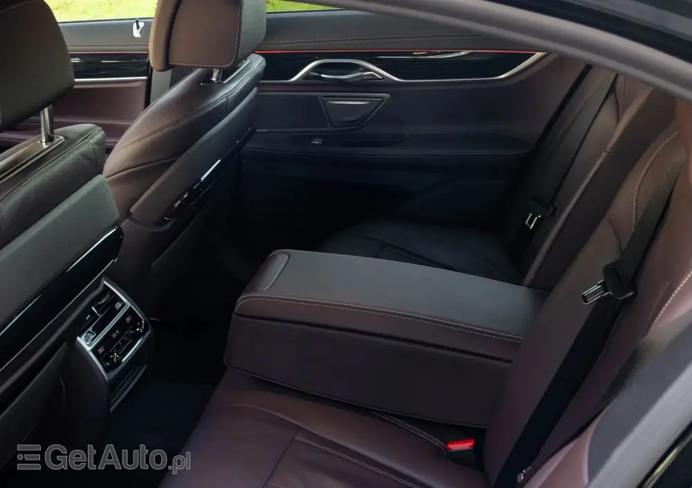 BMW Seria 7 730d xDrive mHEV sport