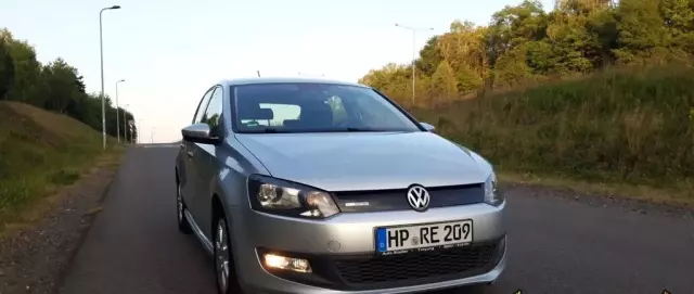 VOLKSWAGEN Polo 