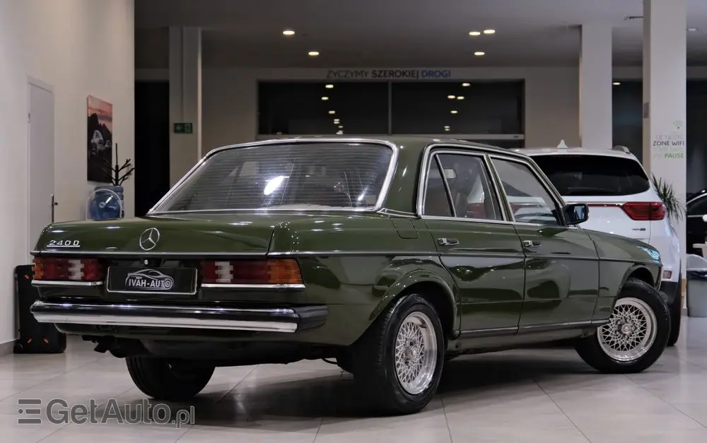 MERCEDES-BENZ W123 