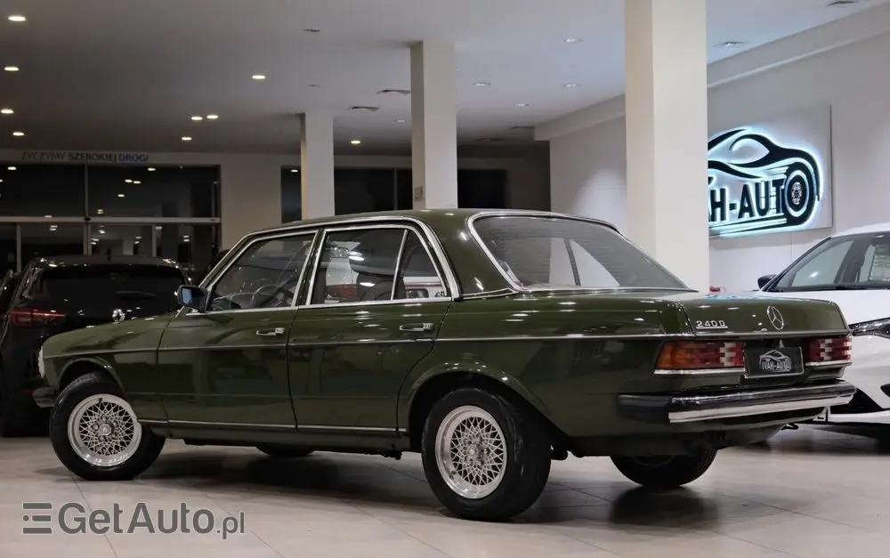 MERCEDES-BENZ W123 