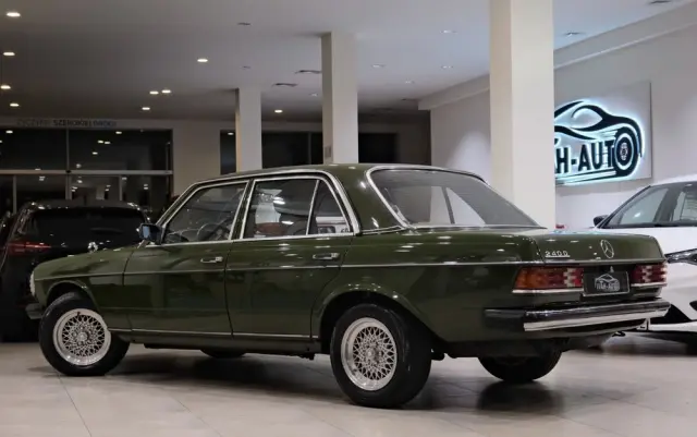 MERCEDES-BENZ W123 