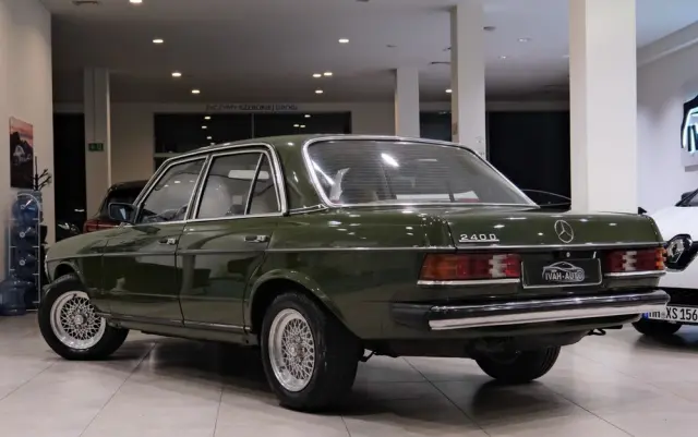 MERCEDES-BENZ W123 