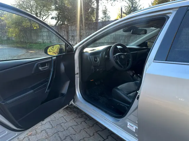 TOYOTA Auris Premium