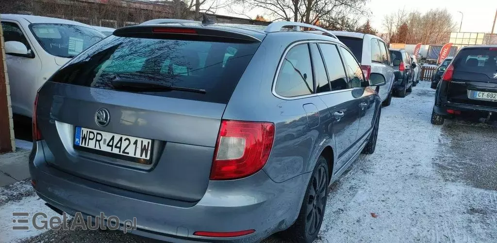 SKODA Superb 