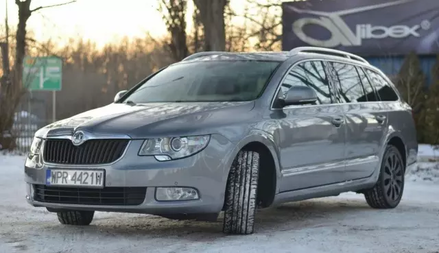 SKODA Superb 