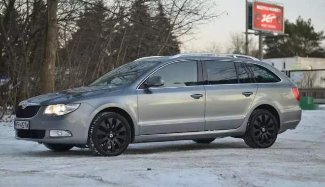 SKODA Superb 