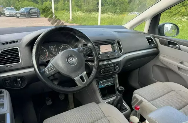 VOLKSWAGEN Touran 