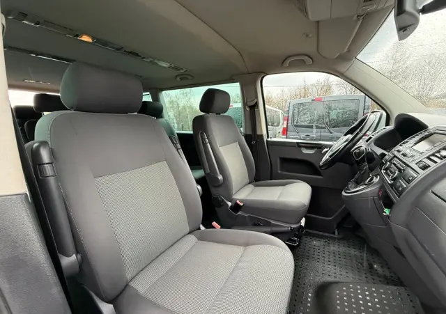 VOLKSWAGEN Caravelle 