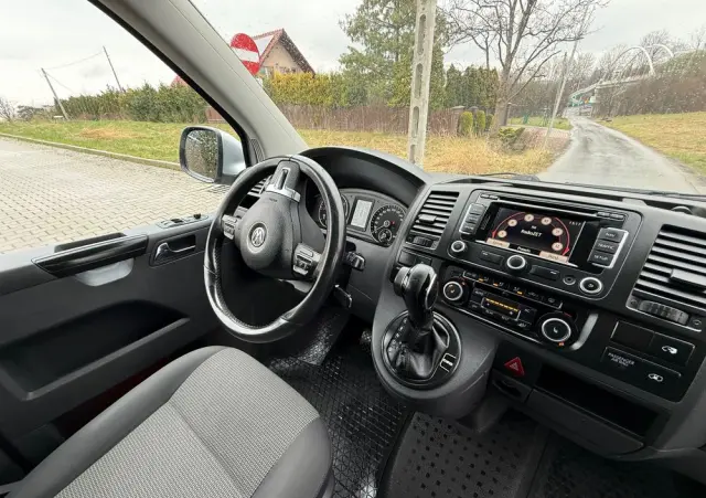 VOLKSWAGEN Caravelle 