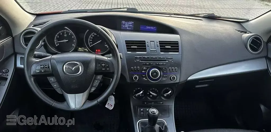 MAZDA 3 