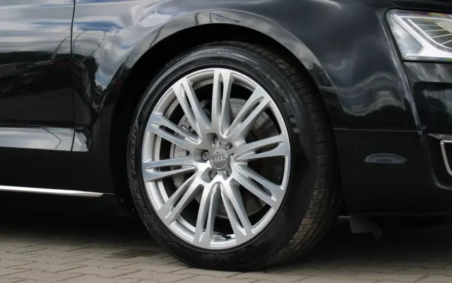 AUDI A8 4.0 TFSI cylinder on demand quattro tiptronic