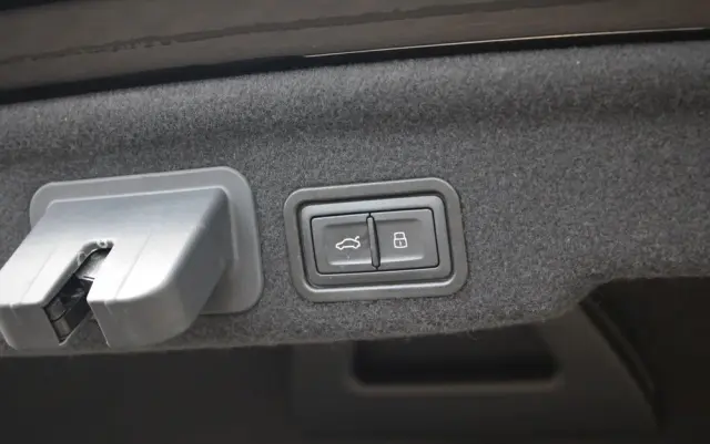 AUDI A8 4.0 TFSI cylinder on demand quattro tiptronic