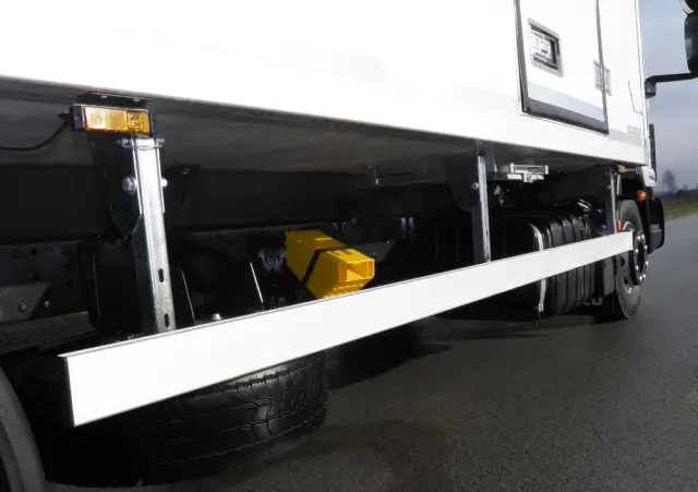 IVECO EUROCARGO 120-190L LIFT EURO6 CHŁODNIA CARRIER XARIOS 600MT 