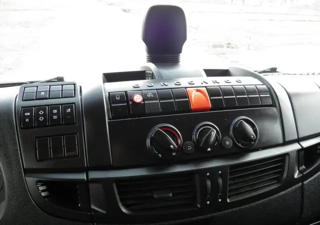 IVECO EUROCARGO 120-190L LIFT EURO6 CHŁODNIA CARRIER XARIOS 600MT 