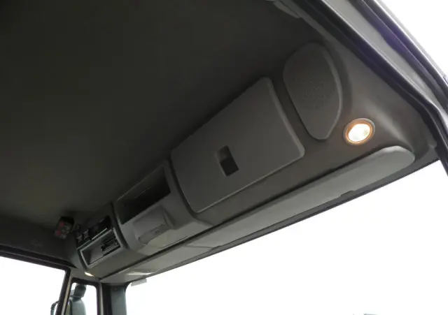 IVECO EUROCARGO 120-190L LIFT EURO6 CHŁODNIA CARRIER XARIOS 600MT 