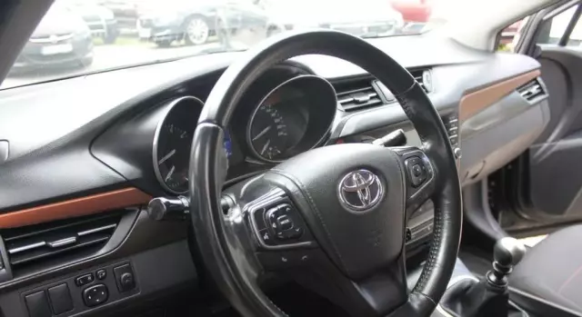 TOYOTA Avensis 
