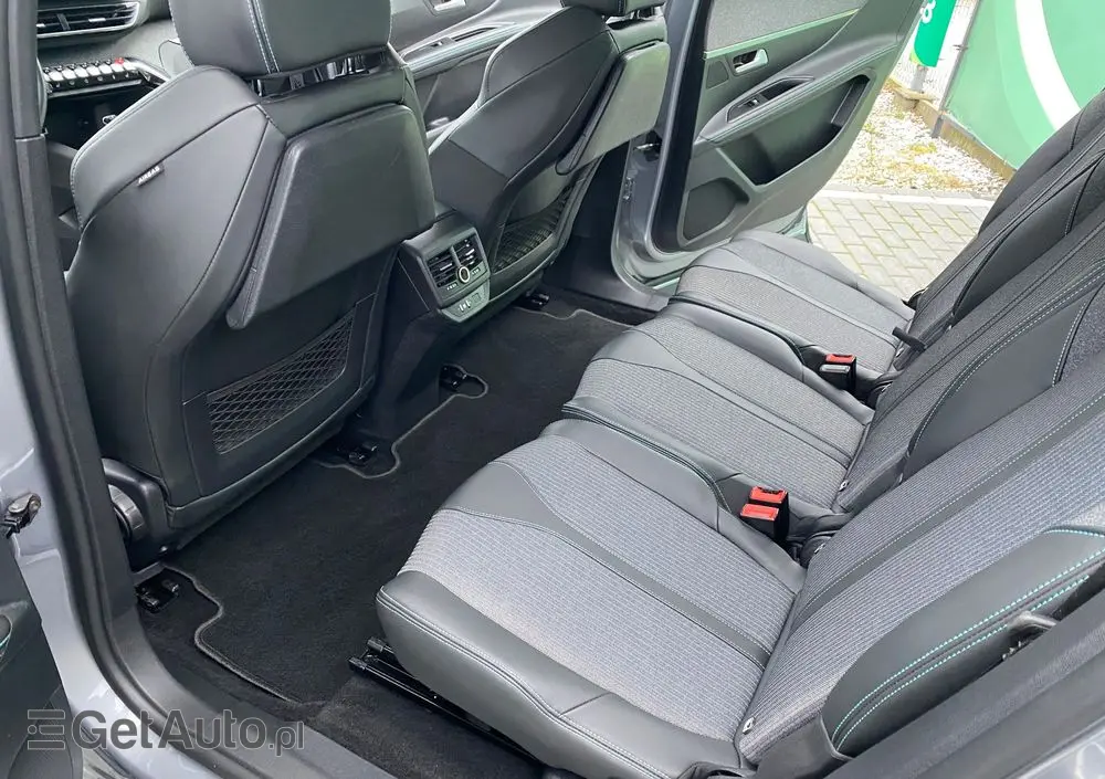 PEUGEOT 5008 PureTech 130 EAT8 Stop & Start Allure Business-Paket