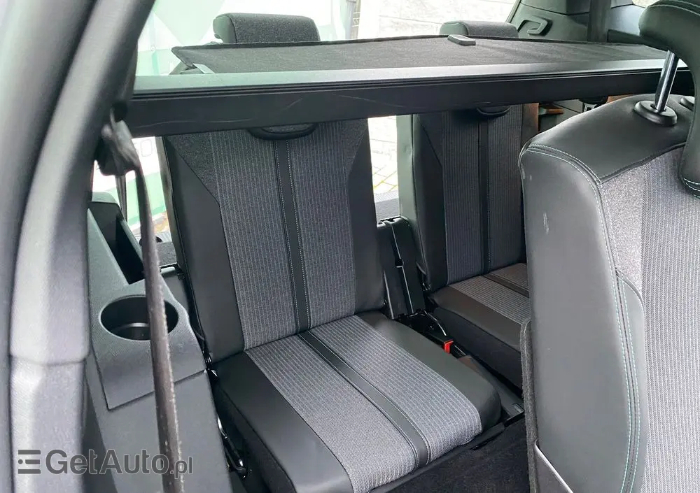 PEUGEOT 5008 PureTech 130 EAT8 Stop & Start Allure Business-Paket