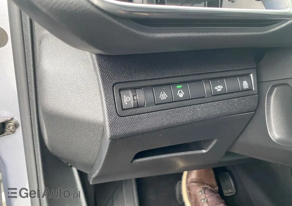 PEUGEOT 5008 PureTech 130 EAT8 Stop & Start Allure Business-Paket