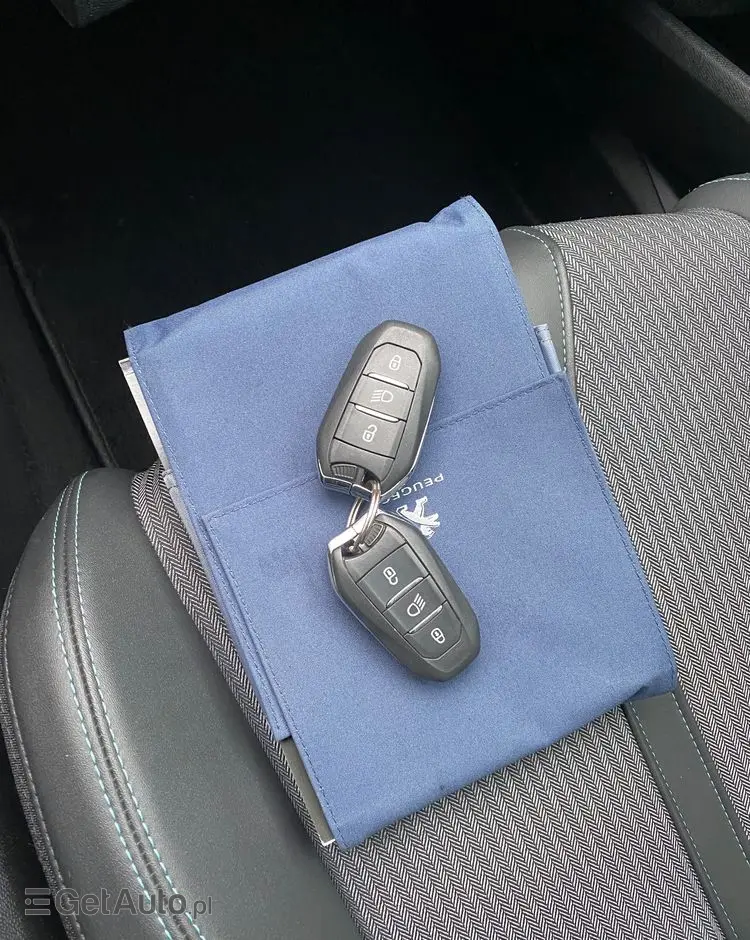 PEUGEOT 5008 PureTech 130 EAT8 Stop & Start Allure Business-Paket