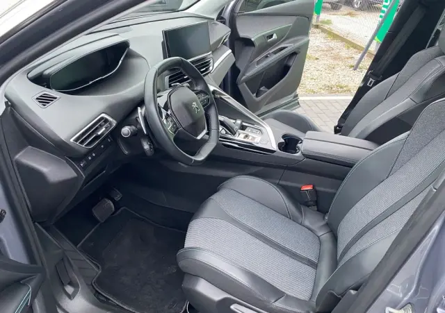 PEUGEOT 5008 PureTech 130 EAT8 Stop & Start Allure Business-Paket