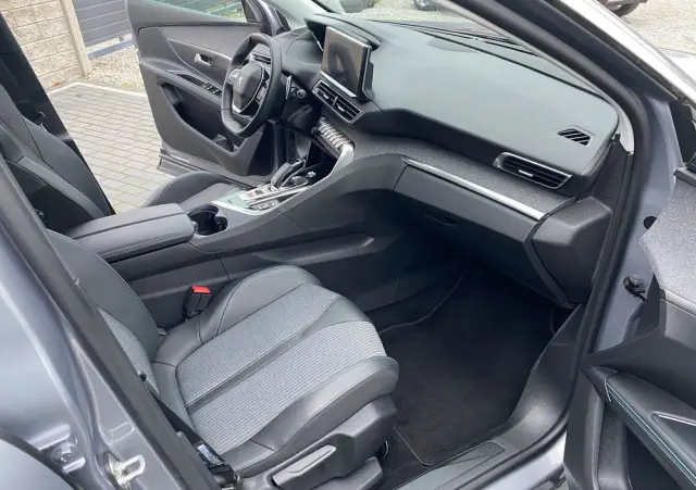 PEUGEOT 5008 PureTech 130 EAT8 Stop & Start Allure Business-Paket