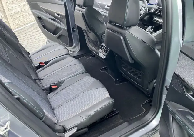 PEUGEOT 5008 PureTech 130 EAT8 Stop & Start Allure Business-Paket