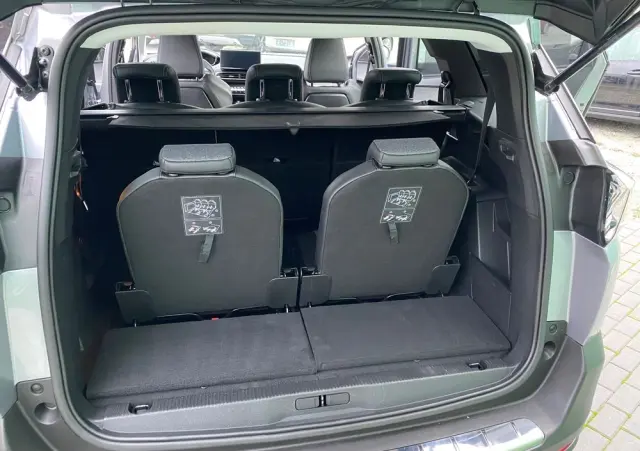 PEUGEOT 5008 PureTech 130 EAT8 Stop & Start Allure Business-Paket