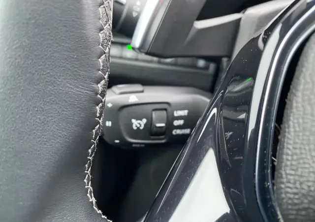 PEUGEOT 5008 PureTech 130 EAT8 Stop & Start Allure Business-Paket