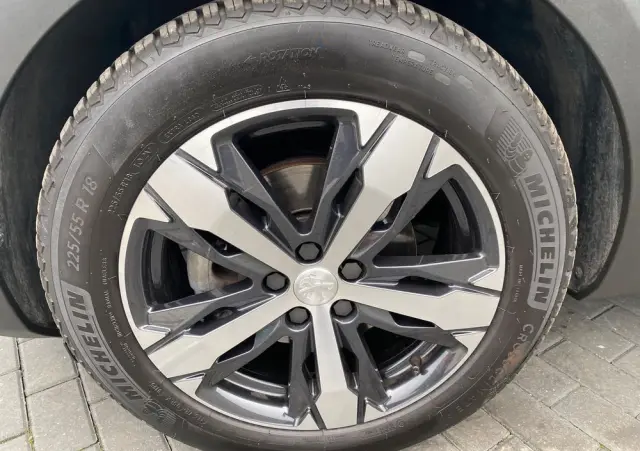 PEUGEOT 5008 PureTech 130 EAT8 Stop & Start Allure Business-Paket