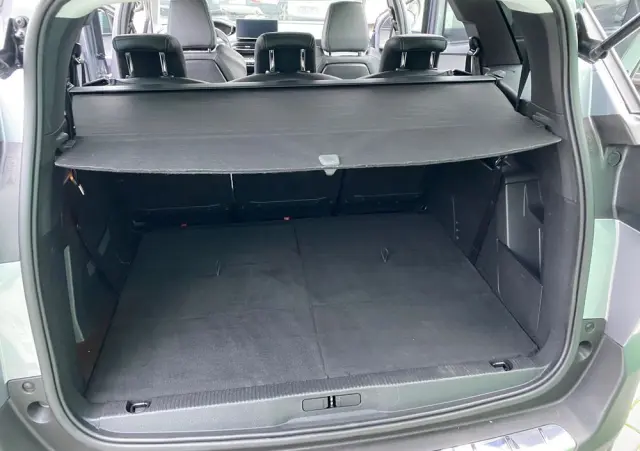 PEUGEOT 5008 PureTech 130 EAT8 Stop & Start Allure Business-Paket