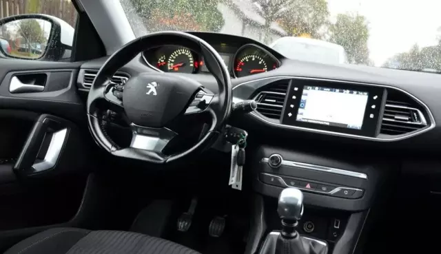 PEUGEOT 308 