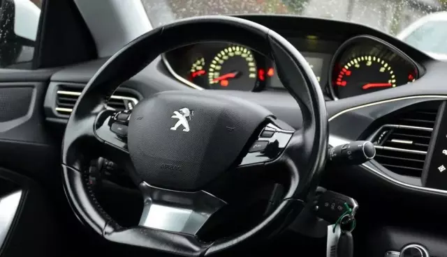 PEUGEOT 308 