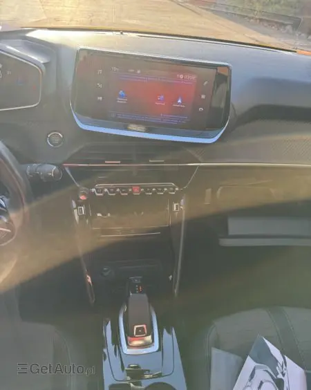 PEUGEOT 208 PureTech 100 EAT8 Allure