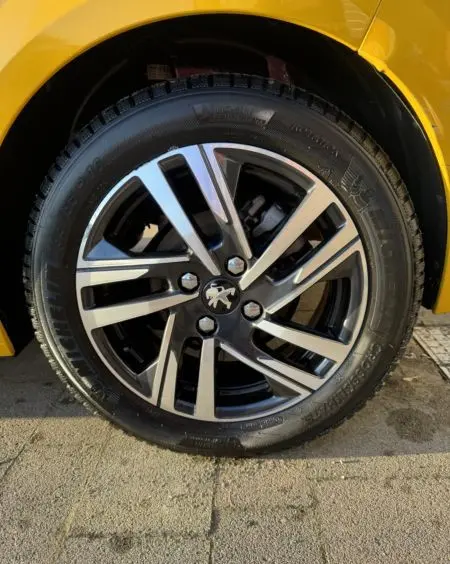 PEUGEOT 208 PureTech 100 EAT8 Allure