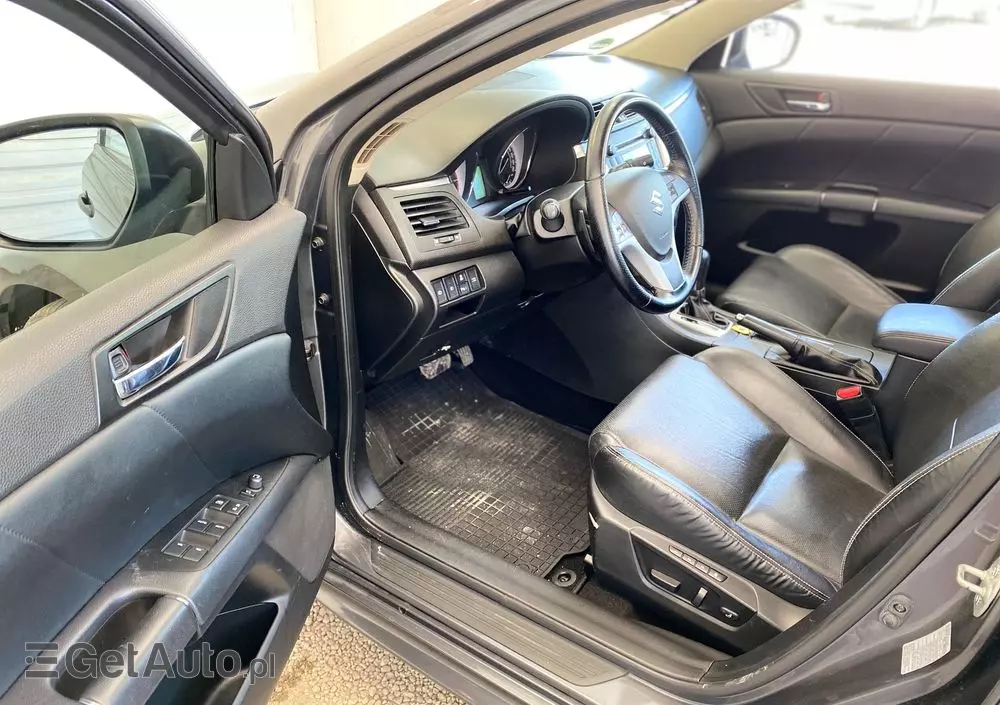 SUZUKI Kizashi 2.4 Sport 4WD CVT