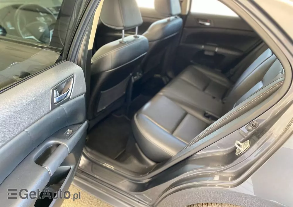 SUZUKI Kizashi 2.4 Sport 4WD CVT