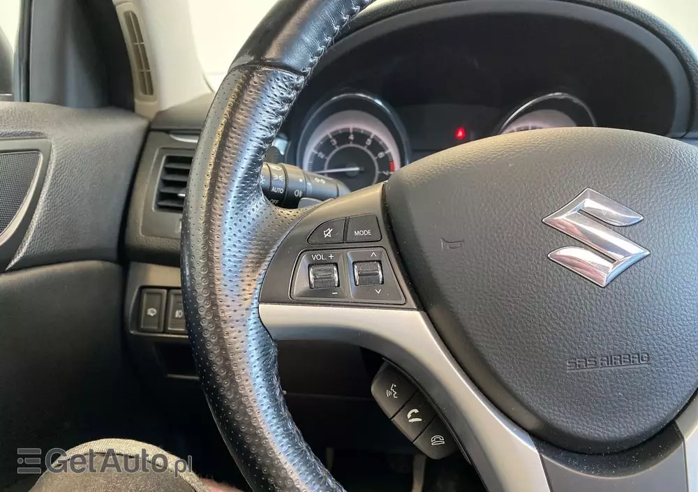 SUZUKI Kizashi 2.4 Sport 4WD CVT