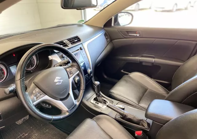 SUZUKI Kizashi 2.4 Sport 4WD CVT