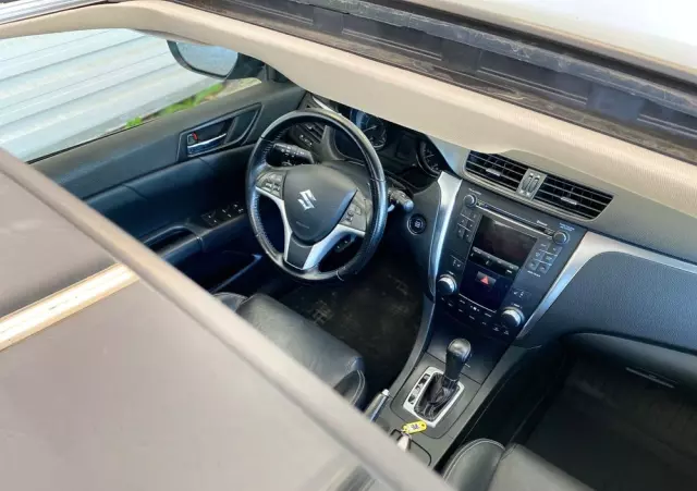 SUZUKI Kizashi 2.4 Sport 4WD CVT